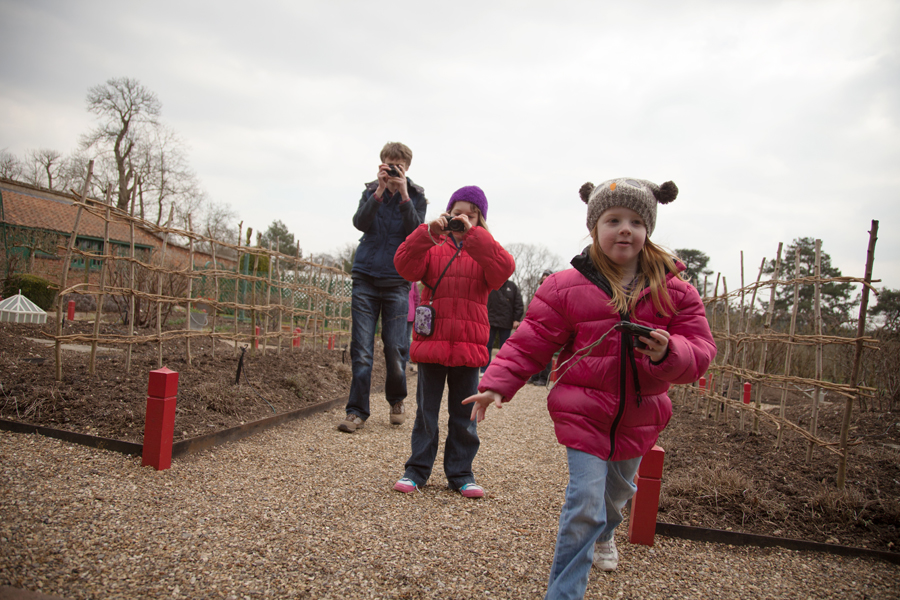 The press rushing for position