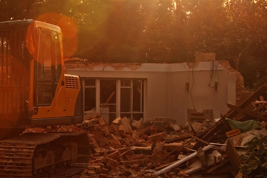 The final wall of the lounge still stands defiantly at the end of the day